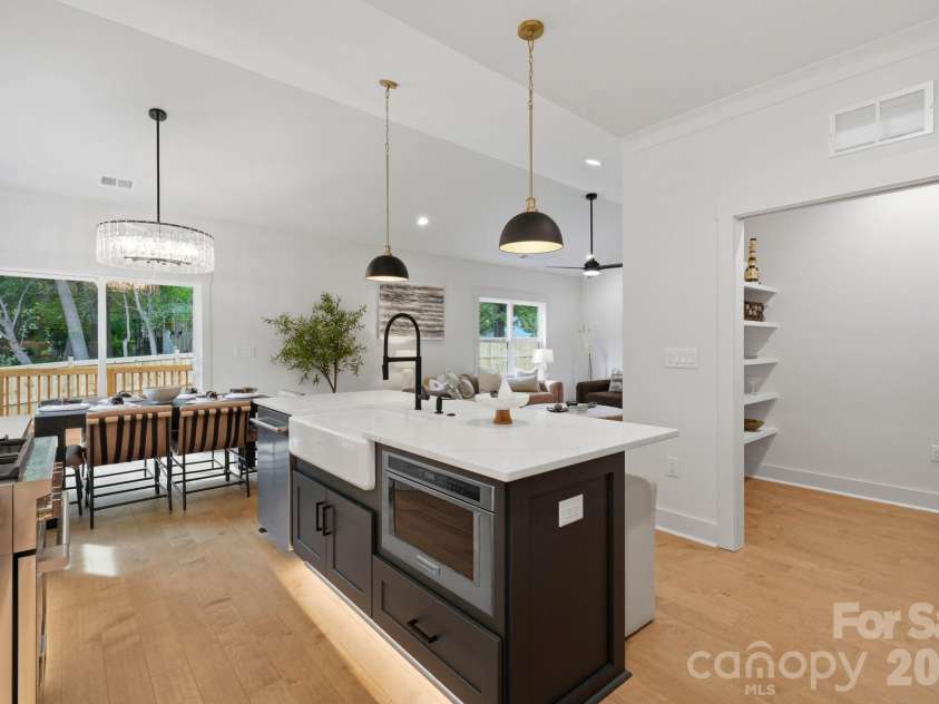 4704 Murrayhill Road, Charlotte, NC 28209.  MLS# CAR4388819, YatesRealty ID 42570. Kitchen.