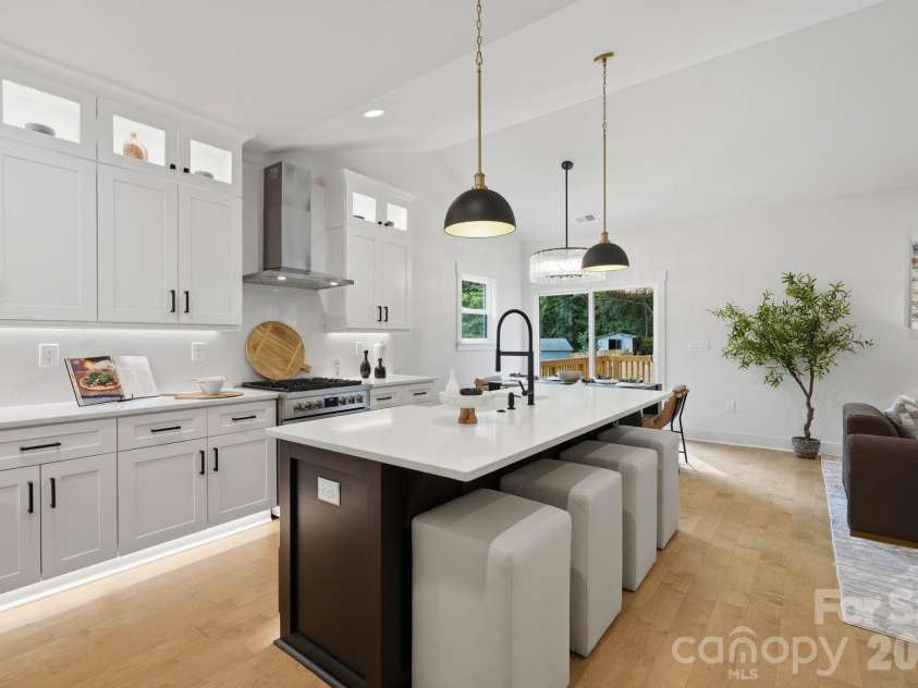 4704 Murrayhill Road, Charlotte, NC 28209.  MLS# CAR4388819, YatesRealty ID 42570. Kitchen.