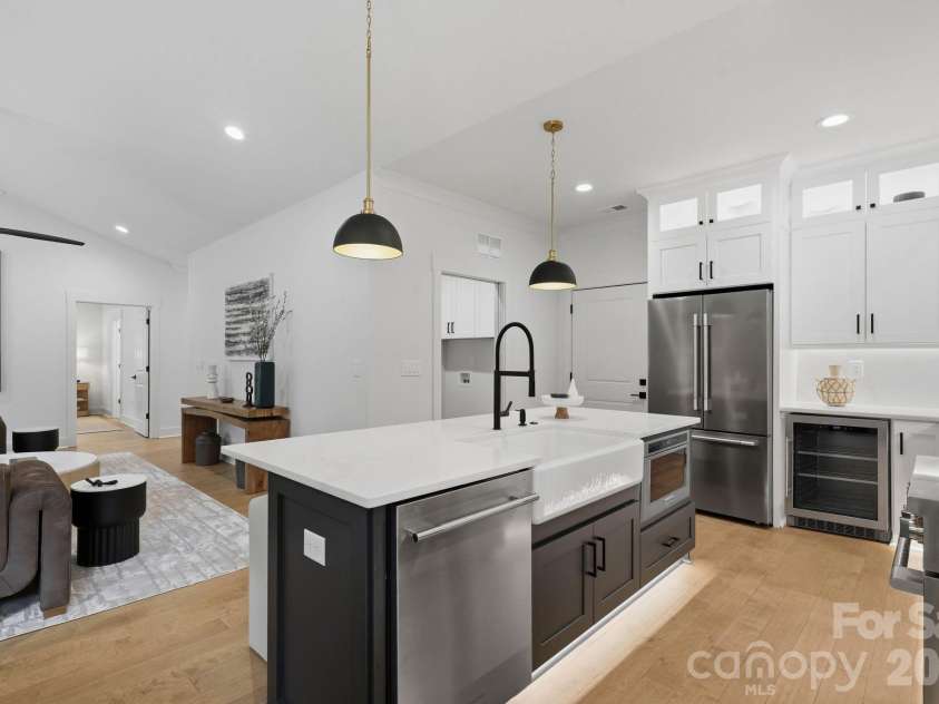 4704 Murrayhill Road, Charlotte, NC 28209.  MLS# CAR4388819, YatesRealty ID 42570. Kitchen.
