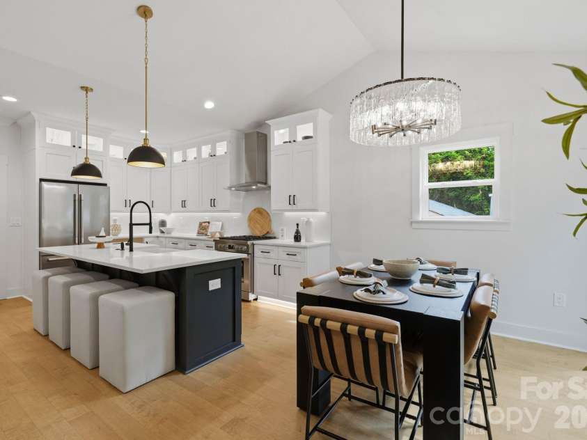 4704 Murrayhill Road, Charlotte, NC 28209.  MLS# CAR4388819, YatesRealty ID 42570. Kitchen and dining area.