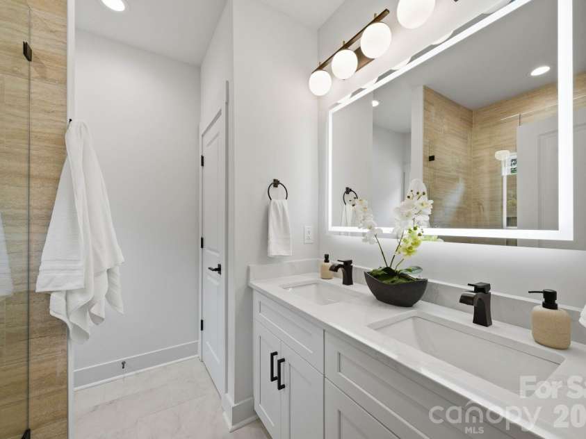 4704 Murrayhill Road, Charlotte, NC 28209.  MLS# CAR4388819, YatesRealty ID 42570. Primary bathroom.