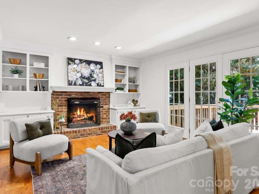 5901 Grosner Place, Charlotte, NC 28211.  MLS# CAR4391756, YatesRealty ID 42575. 