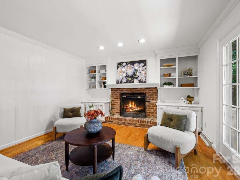 5901 Grosner Place, Charlotte, NC 28211.  MLS# CAR4391756, YatesRealty ID 42575. 