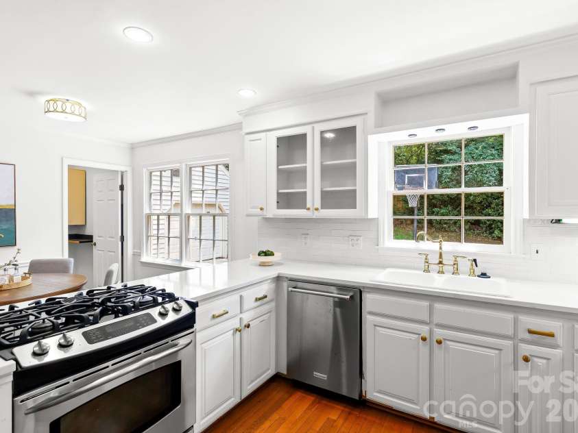 5901 Grosner Place, Charlotte, NC 28211.  MLS# CAR4391756, YatesRealty ID 42575. 