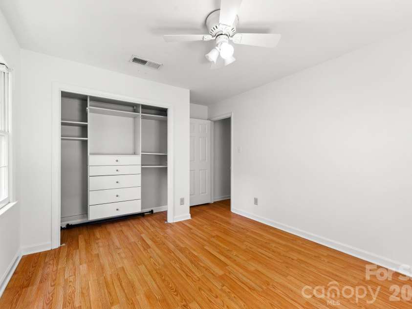 5901 Grosner Place, Charlotte, NC 28211.  MLS# CAR4391756, YatesRealty ID 42575. 