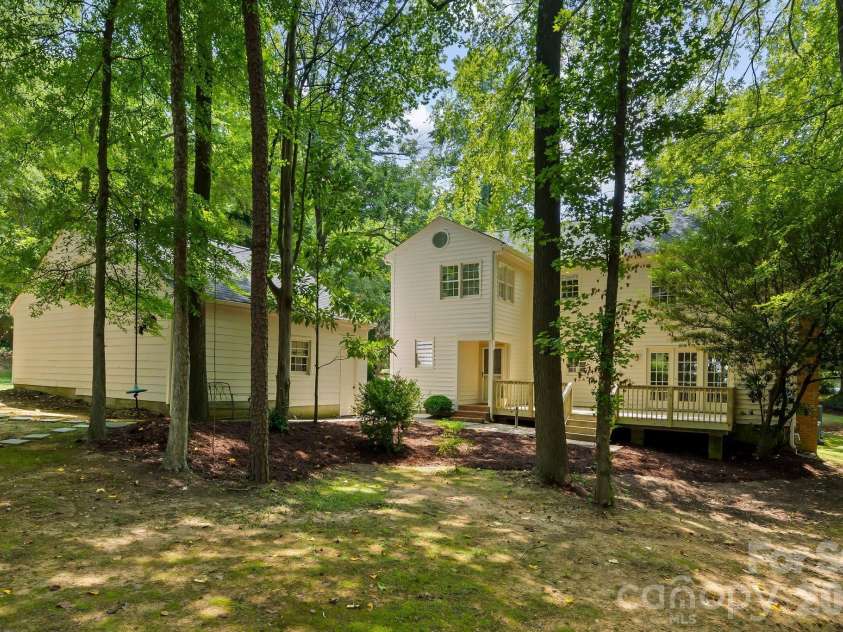 5901 Grosner Place, Charlotte, NC 28211.  MLS# CAR4391756, YatesRealty ID 42575. 