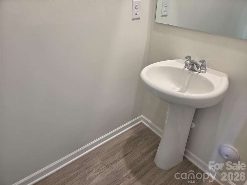 128 Sanders Way, Statesville, NC 28625.  MLS# CAR4404168, YatesRealty ID 42576. Guest Bath