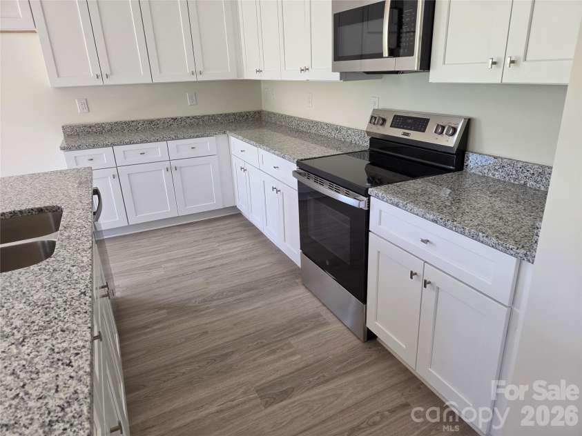 128 Sanders Way, Statesville, NC 28625.  MLS# CAR4404168, YatesRealty ID 42576. Kitchen