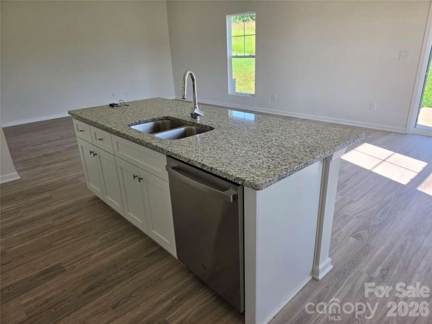 128 Sanders Way, Statesville, NC 28625.  MLS# CAR4404168, YatesRealty ID 42576. Kitchen