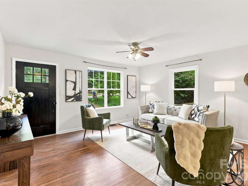 1815 Arnold Drive, Charlotte, NC 28205.  MLS# CAR4409819, YatesRealty ID 42577. 