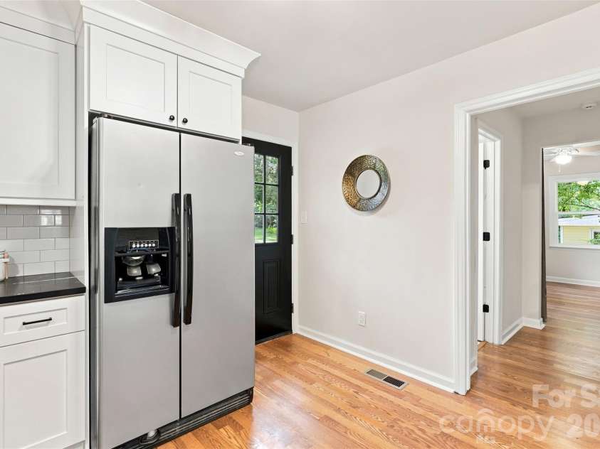 1815 Arnold Drive, Charlotte, NC 28205.  MLS# CAR4409819, YatesRealty ID 42577. 
