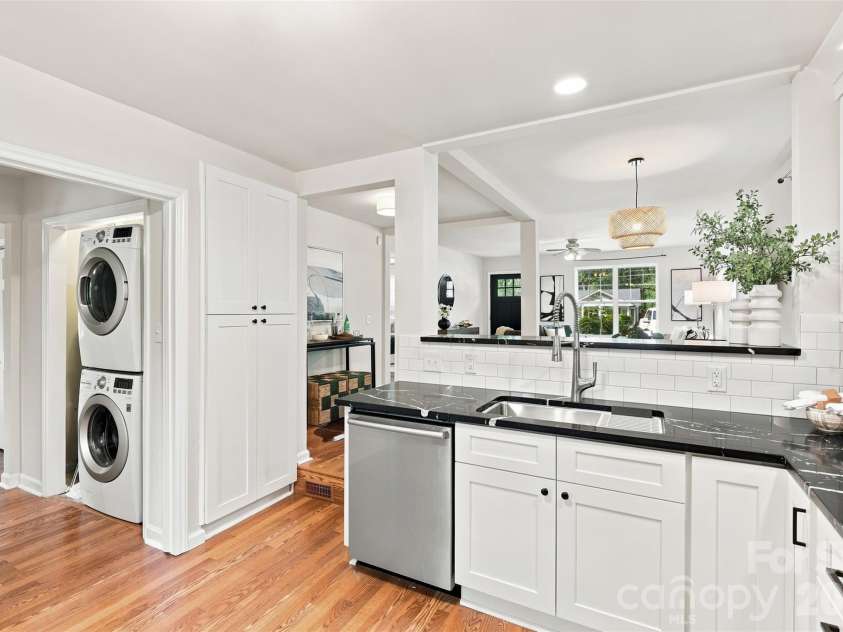 1815 Arnold Drive, Charlotte, NC 28205.  MLS# CAR4409819, YatesRealty ID 42577. 