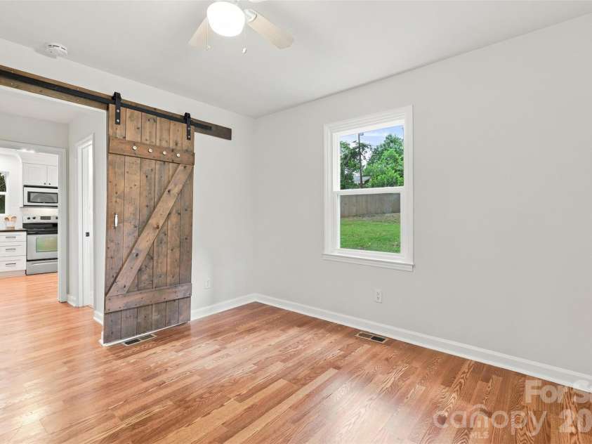 1815 Arnold Drive, Charlotte, NC 28205.  MLS# CAR4409819, YatesRealty ID 42577. 