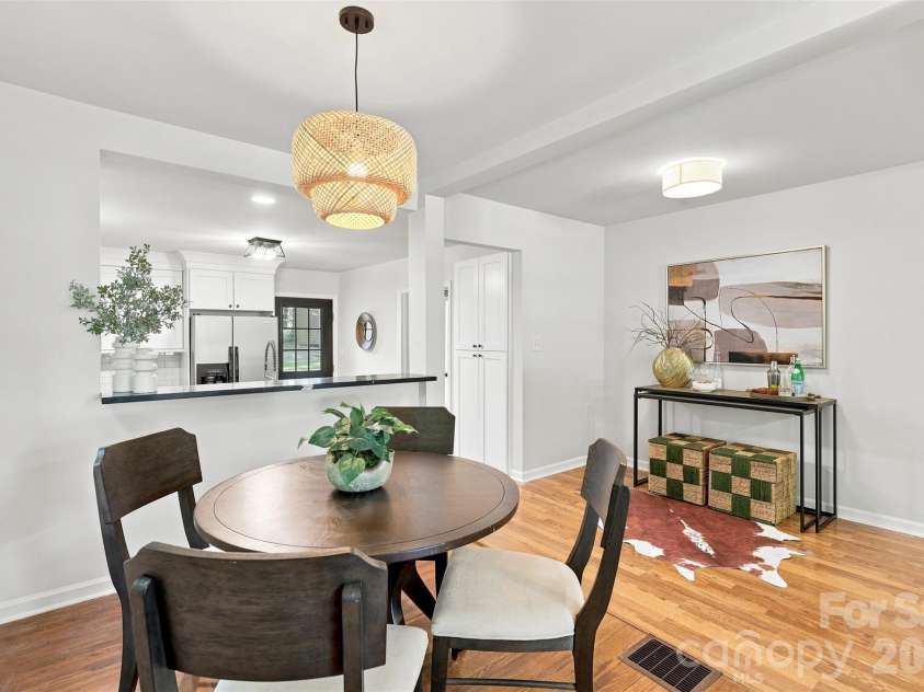 1815 Arnold Drive, Charlotte, NC 28205.  MLS# CAR4409819, YatesRealty ID 42577. 