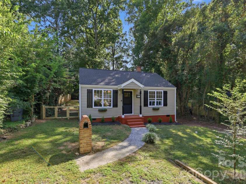 1815 Arnold Drive, Charlotte, NC 28205.  MLS# CAR4409819, YatesRealty ID 42577. 