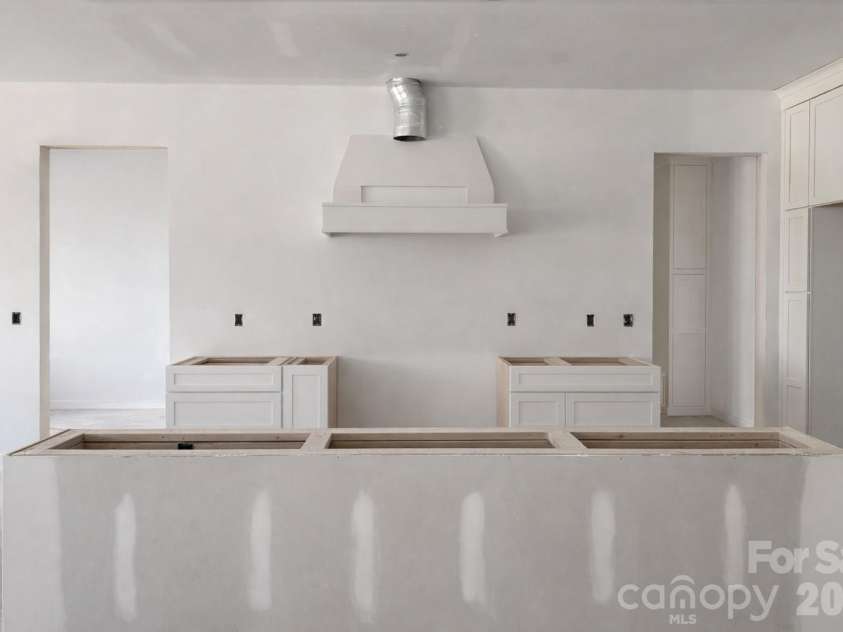 125 Randstone Court, Charlotte, NC 28211.  MLS# CAR4329471, YatesRealty ID 4258. 