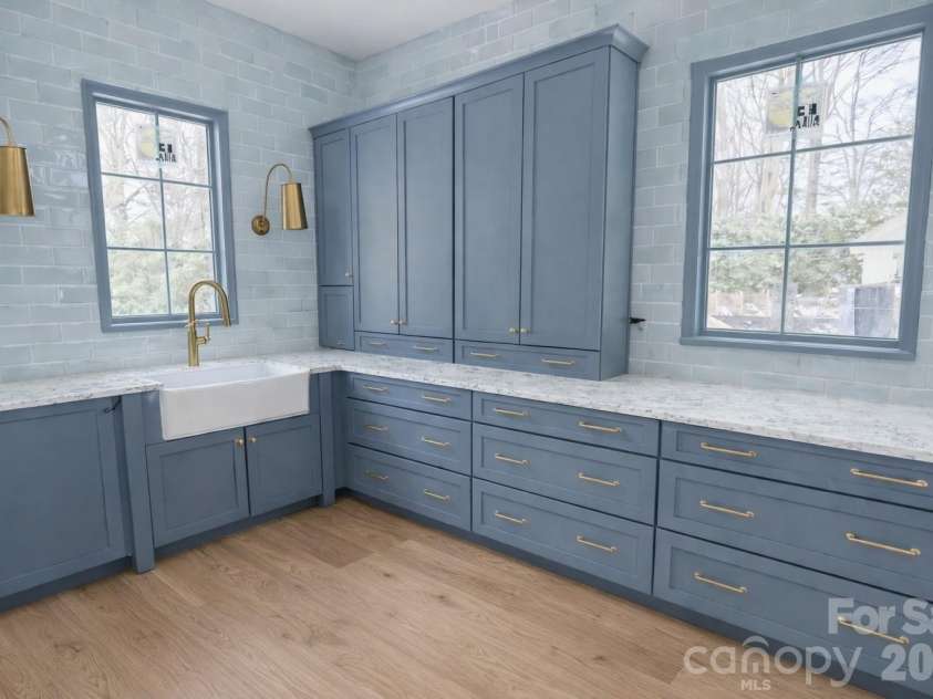 125 Randstone Court, Charlotte, NC 28211.  MLS# CAR4329471, YatesRealty ID 4258. Some Images Amy include virtual enhancements to illustrate potential features. 