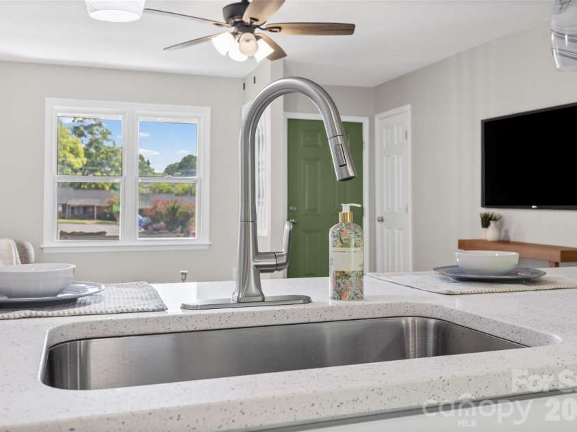 147-C Glenwood Drive, Rock Hill, SC 29732.  MLS# CAR4386966, YatesRealty ID 42580. 
