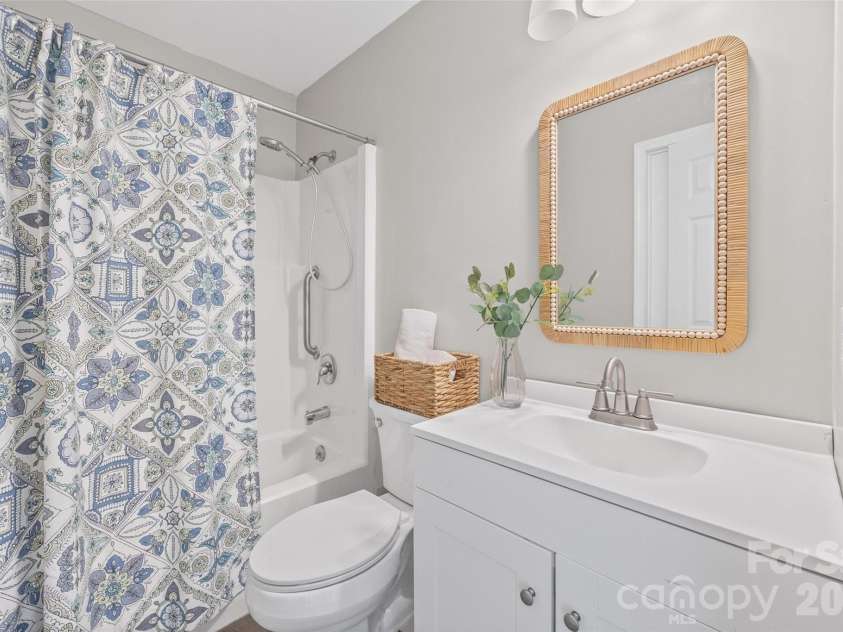 147-C Glenwood Drive, Rock Hill, SC 29732.  MLS# CAR4386966, YatesRealty ID 42580. 