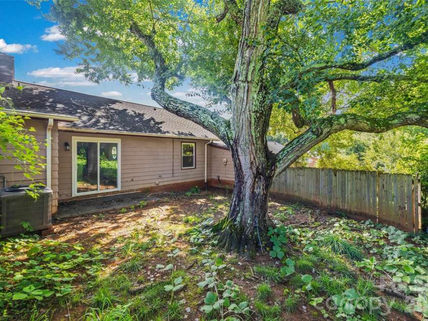 147-C Glenwood Drive, Rock Hill, SC 29732.  MLS# CAR4386966, YatesRealty ID 42580. 