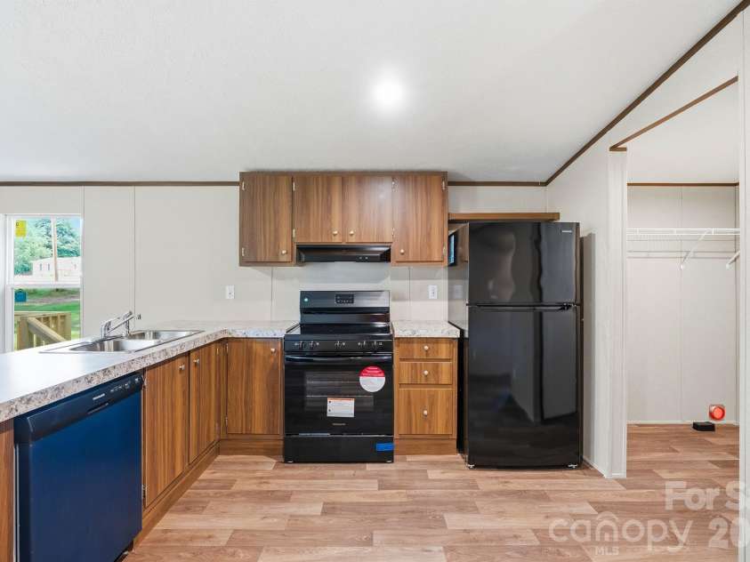 5101 Flay Road, Lincolnton, NC 28092.  MLS# CAR4386812, YatesRealty ID 42581. Kitchen