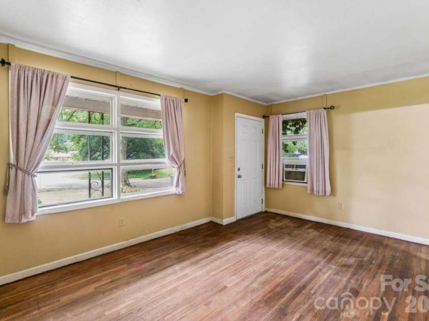 139 Southwold Drive, Charlotte, NC 28217.  MLS# CAR4403152, YatesRealty ID 42582. 