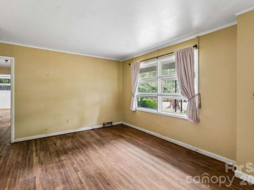 139 Southwold Drive, Charlotte, NC 28217.  MLS# CAR4403152, YatesRealty ID 42582. 