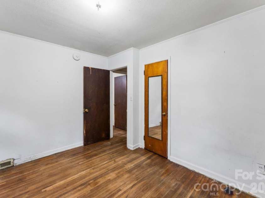 139 Southwold Drive, Charlotte, NC 28217.  MLS# CAR4403152, YatesRealty ID 42582. 