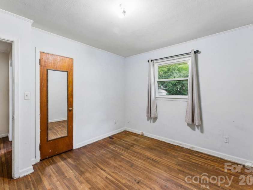 139 Southwold Drive, Charlotte, NC 28217.  MLS# CAR4403152, YatesRealty ID 42582. 