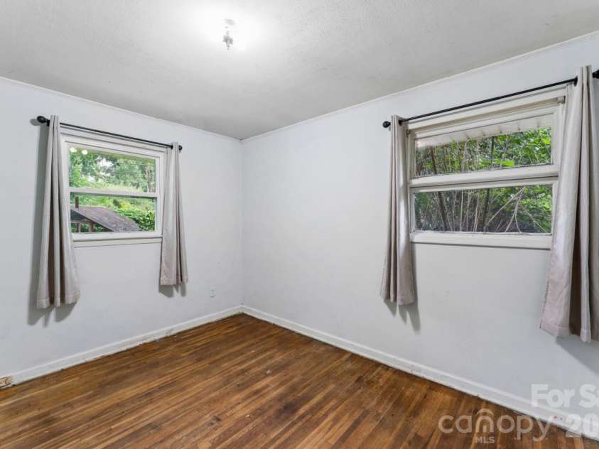 139 Southwold Drive, Charlotte, NC 28217.  MLS# CAR4403152, YatesRealty ID 42582. 