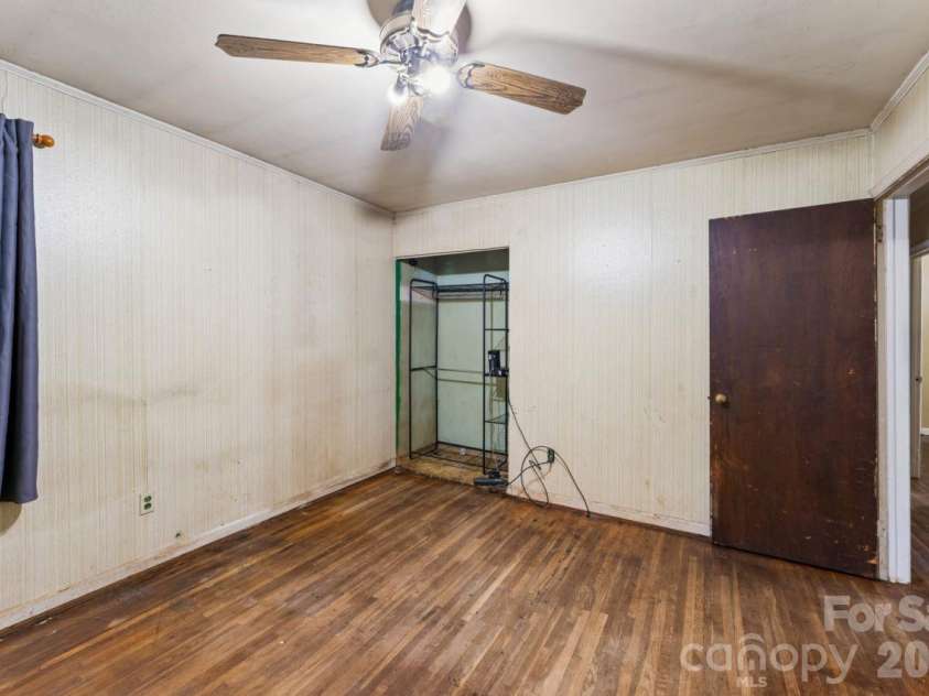 139 Southwold Drive, Charlotte, NC 28217.  MLS# CAR4403152, YatesRealty ID 42582. 