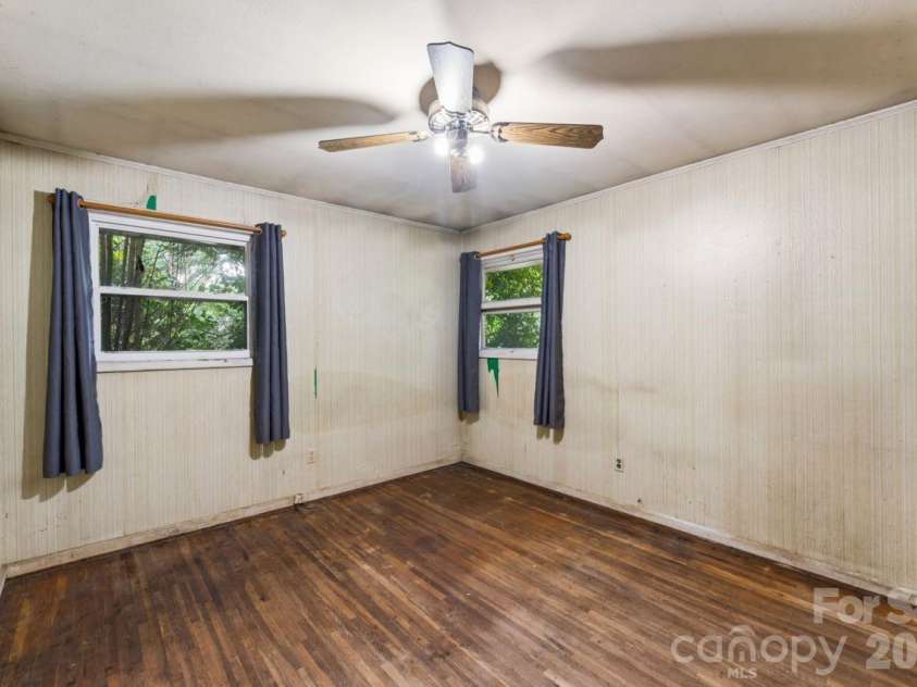 139 Southwold Drive, Charlotte, NC 28217.  MLS# CAR4403152, YatesRealty ID 42582. 