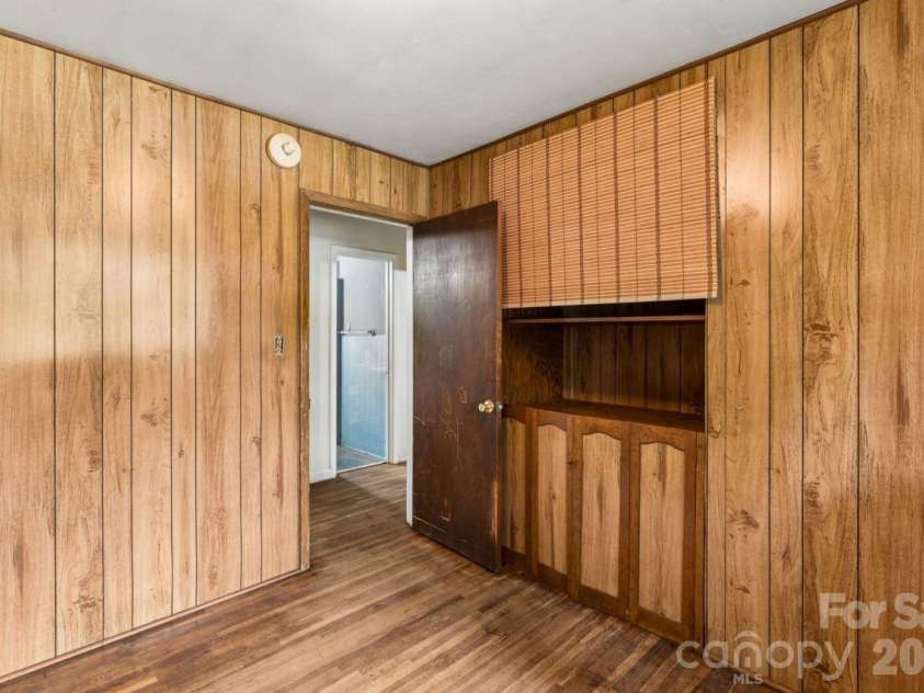 139 Southwold Drive, Charlotte, NC 28217.  MLS# CAR4403152, YatesRealty ID 42582. 