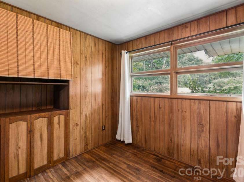 139 Southwold Drive, Charlotte, NC 28217.  MLS# CAR4403152, YatesRealty ID 42582. 