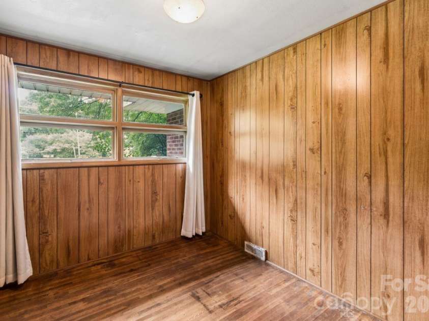 139 Southwold Drive, Charlotte, NC 28217.  MLS# CAR4403152, YatesRealty ID 42582. 
