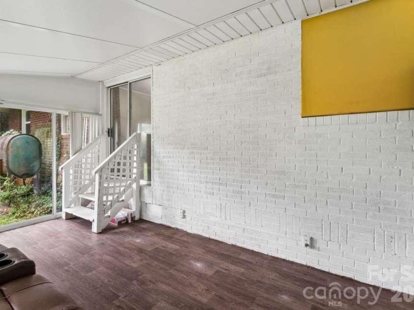 139 Southwold Drive, Charlotte, NC 28217.  MLS# CAR4403152, YatesRealty ID 42582. 