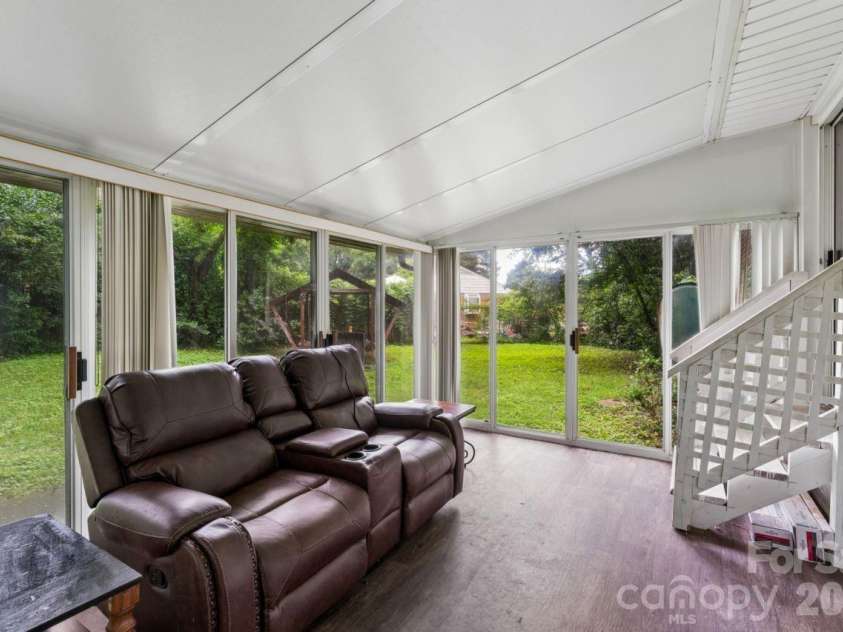 139 Southwold Drive, Charlotte, NC 28217.  MLS# CAR4403152, YatesRealty ID 42582. 