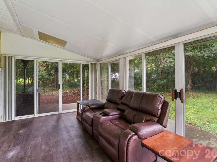 139 Southwold Drive, Charlotte, NC 28217.  MLS# CAR4403152, YatesRealty ID 42582. 