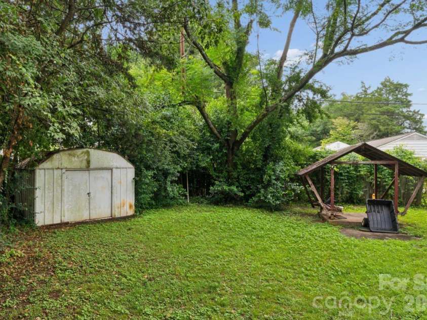 139 Southwold Drive, Charlotte, NC 28217.  MLS# CAR4403152, YatesRealty ID 42582. 