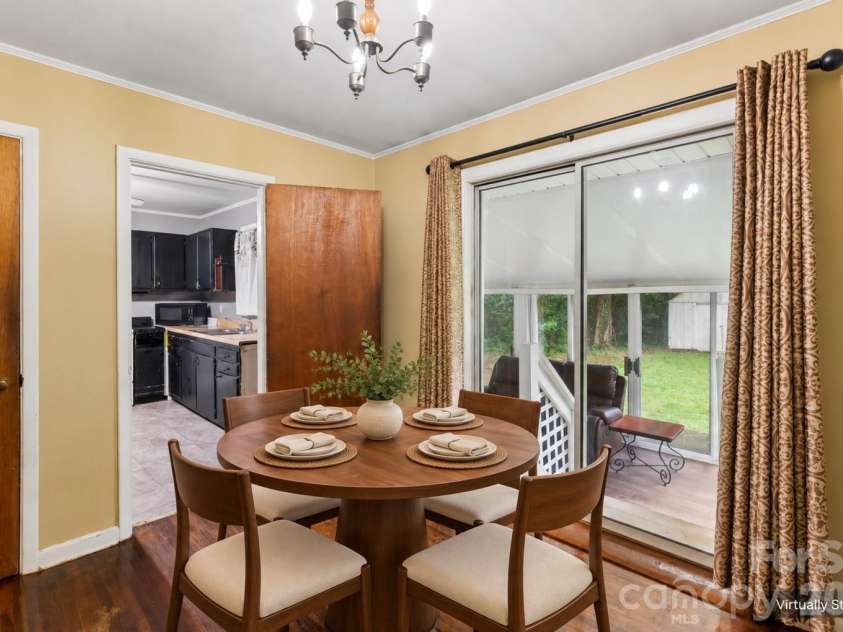 139 Southwold Drive, Charlotte, NC 28217.  MLS# CAR4403152, YatesRealty ID 42582. 