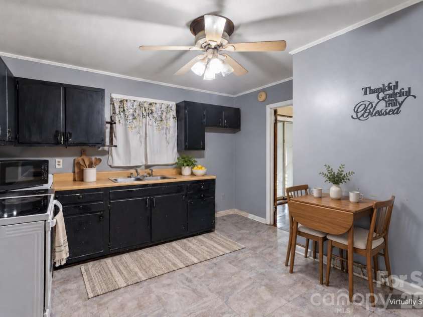 139 Southwold Drive, Charlotte, NC 28217.  MLS# CAR4403152, YatesRealty ID 42582. 