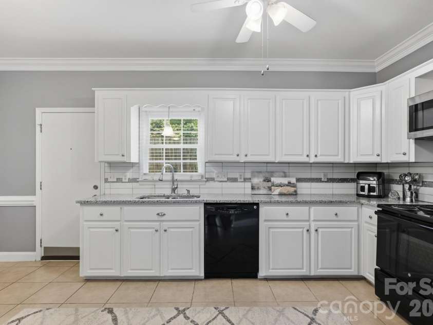 403 Wilson Street, Rock Hill, SC 29730.  MLS# CAR4410529, YatesRealty ID 42583. Large eat-in kitchen