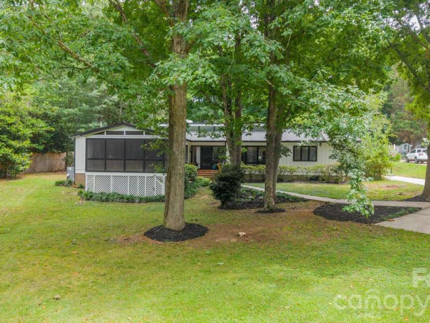 322 Grady Drive, Rock Hill, SC 29732.  MLS# CAR4407267, YatesRealty ID 42585. 