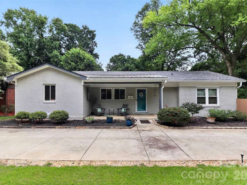 1016 Dresden Drive, Charlotte, NC 28205.  MLS# CAR4409208, YatesRealty ID 42587. 