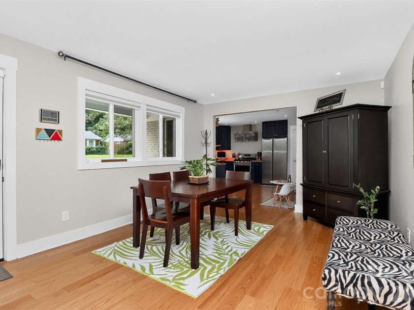 1016 Dresden Drive, Charlotte, NC 28205.  MLS# CAR4409208, YatesRealty ID 42587. 
