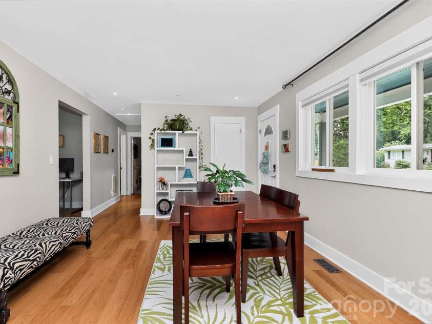 1016 Dresden Drive, Charlotte, NC 28205.  MLS# CAR4409208, YatesRealty ID 42587. 