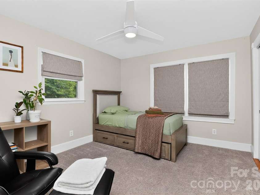 1016 Dresden Drive, Charlotte, NC 28205.  MLS# CAR4409208, YatesRealty ID 42587. 