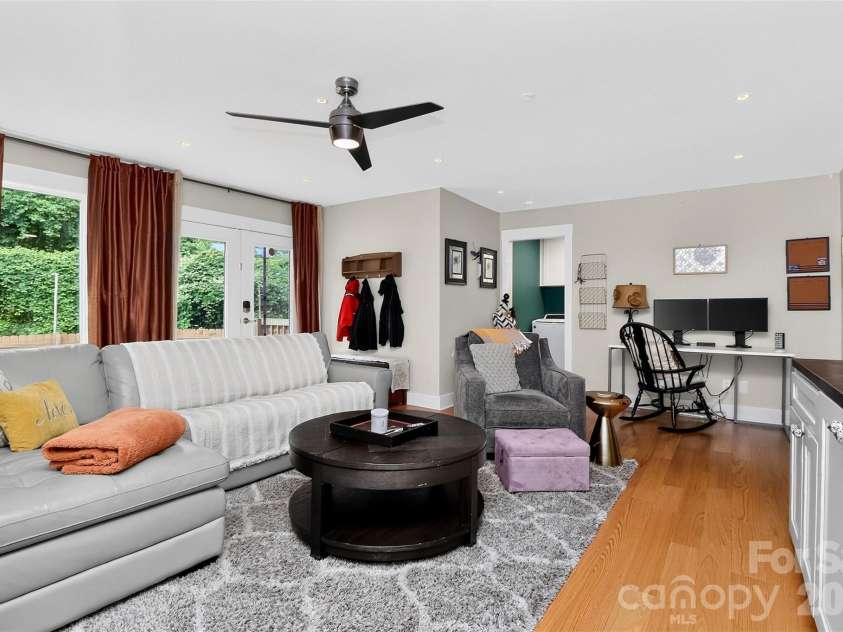 1016 Dresden Drive, Charlotte, NC 28205.  MLS# CAR4409208, YatesRealty ID 42587. 