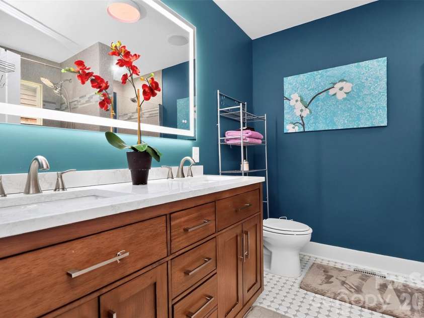 1016 Dresden Drive, Charlotte, NC 28205.  MLS# CAR4409208, YatesRealty ID 42587. 