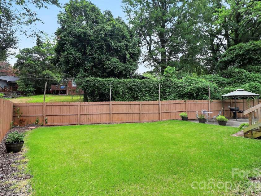 1016 Dresden Drive, Charlotte, NC 28205.  MLS# CAR4409208, YatesRealty ID 42587. 